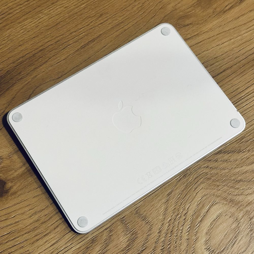 Apple Magic Trackpad (2024) - White Multi-Touch Surface
