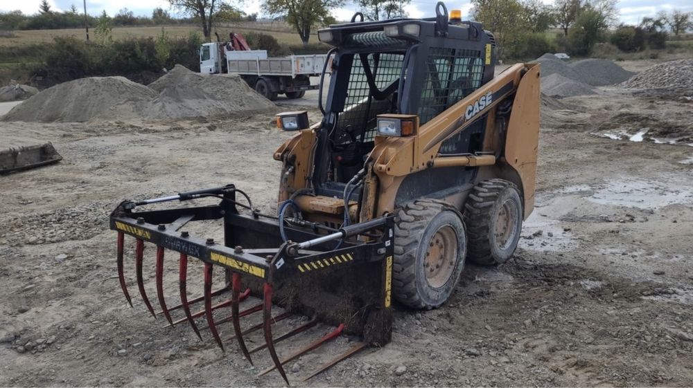 Inchiriere bobcat miniincarcator curatam Grajduri Saivane