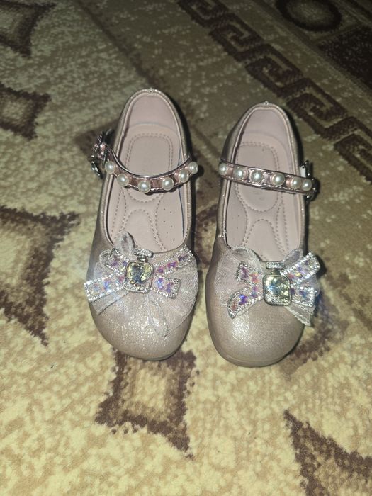 Продам туфельки на девочку