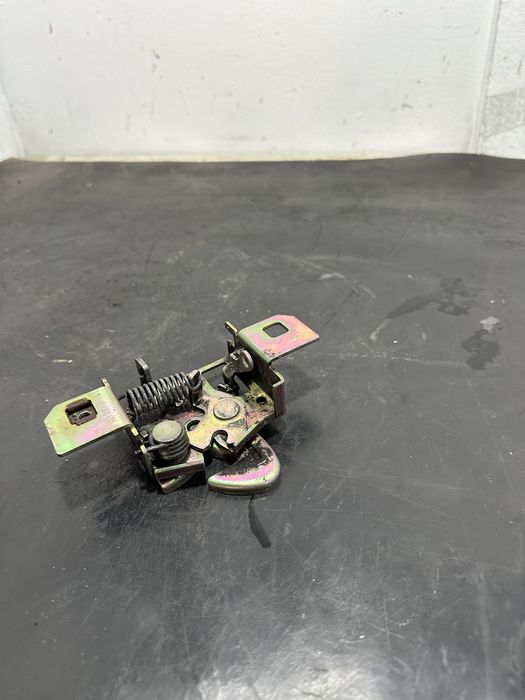 Broasca incuietoare capota Volkswagen Vw Sharan 2001-2007 | 7M0823509