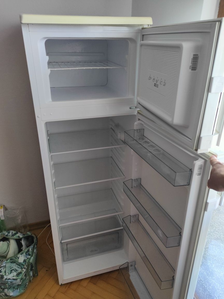 Продава хладилник