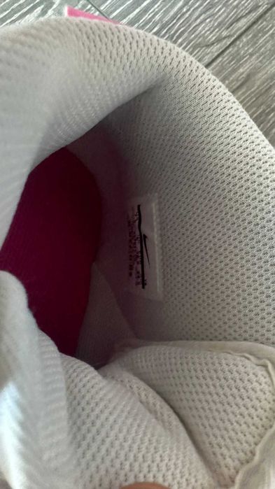 Nike Air Force 1 Fuchsia ingrijiti.