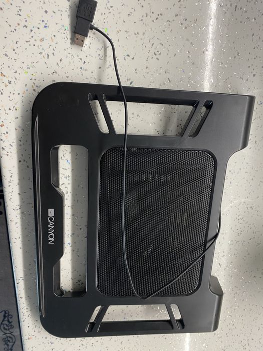 Vand suport laptop cu ventilator