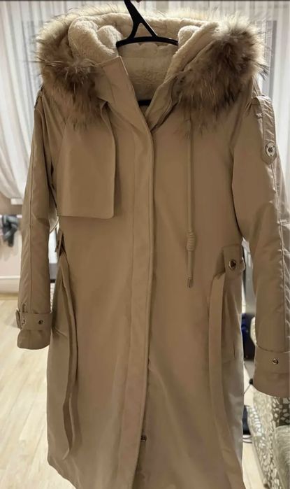 Продаю зимнию куртку в отличном состоянии