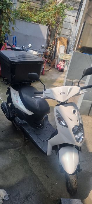 De vânzare scuter Sym de 50 cm gata de munca înmatriculat acte valabil
