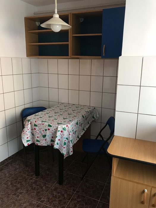 Închiriez apartament 2 camere, semidecomandat complet utilat și mobila