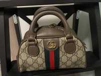 GUCCI OPHIDIA Мини чанта за през рамо с горна дръжка / бежова