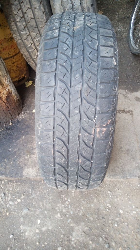 Anvelope 225/65R17 și de 235/65r16c 215 75 r17,5c