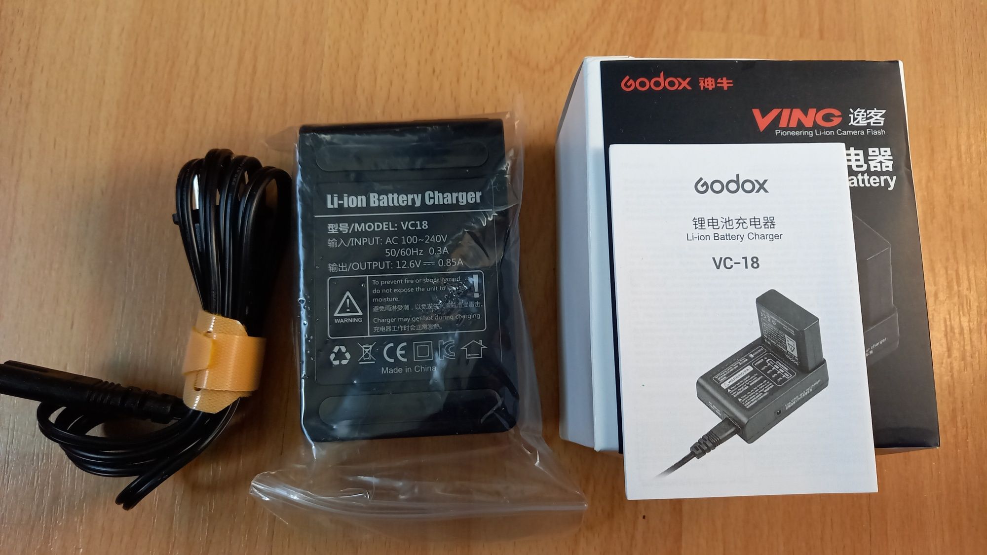 Alimentator Godox VC18 pentru Godox V850, V860, V860ll