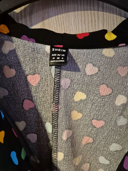 Продавам дрехи като нови