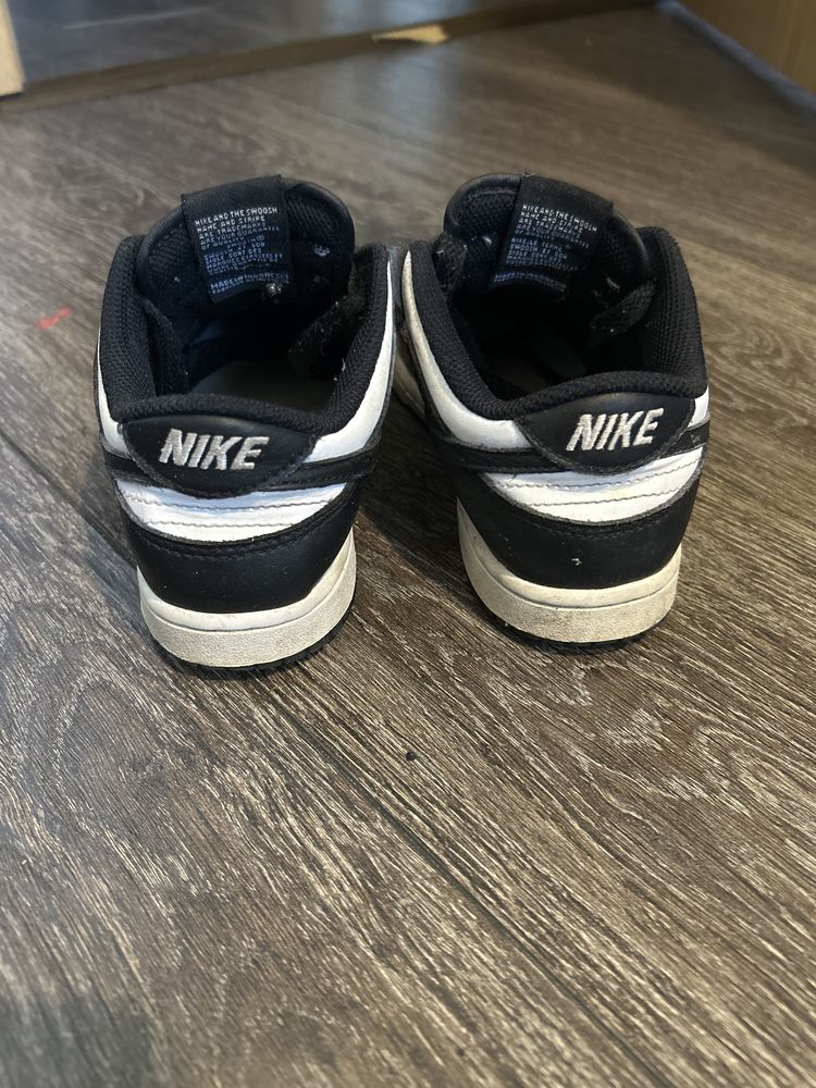Nike dunk Panda low,marime 33.5