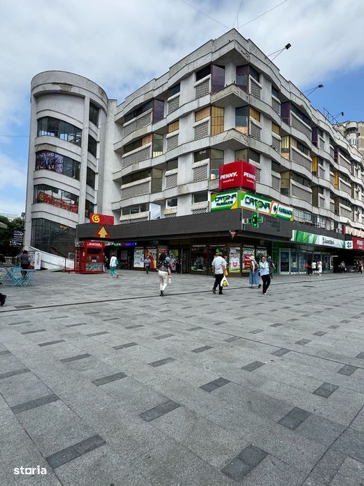 Vand Spatiu Comercial  Bacau , S + P + 1 +4