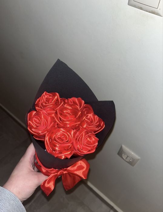 Ръчно изработени букети, кутии с рози за специални случаи