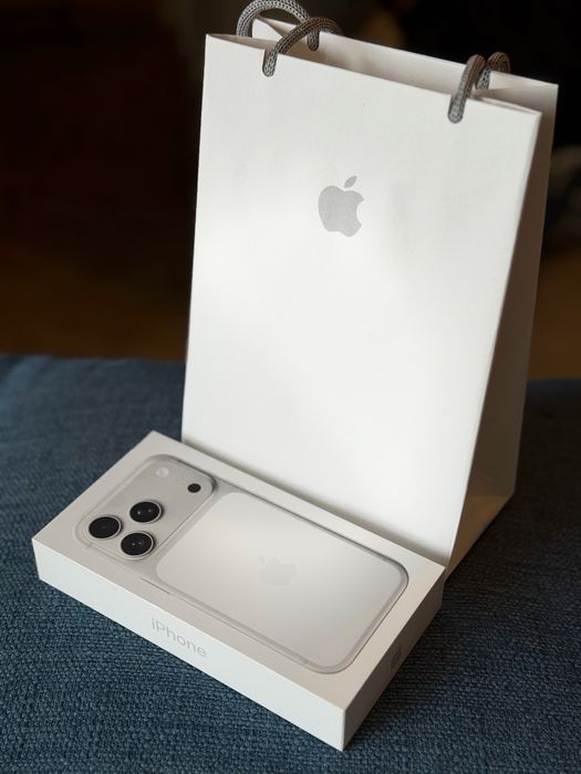 Apple iPhone 17 Pro Max, 256GB, 5G, Cosmic Orange и Silver