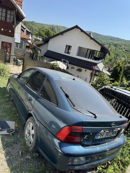 Vând sau dezmembrez Opel Vectra