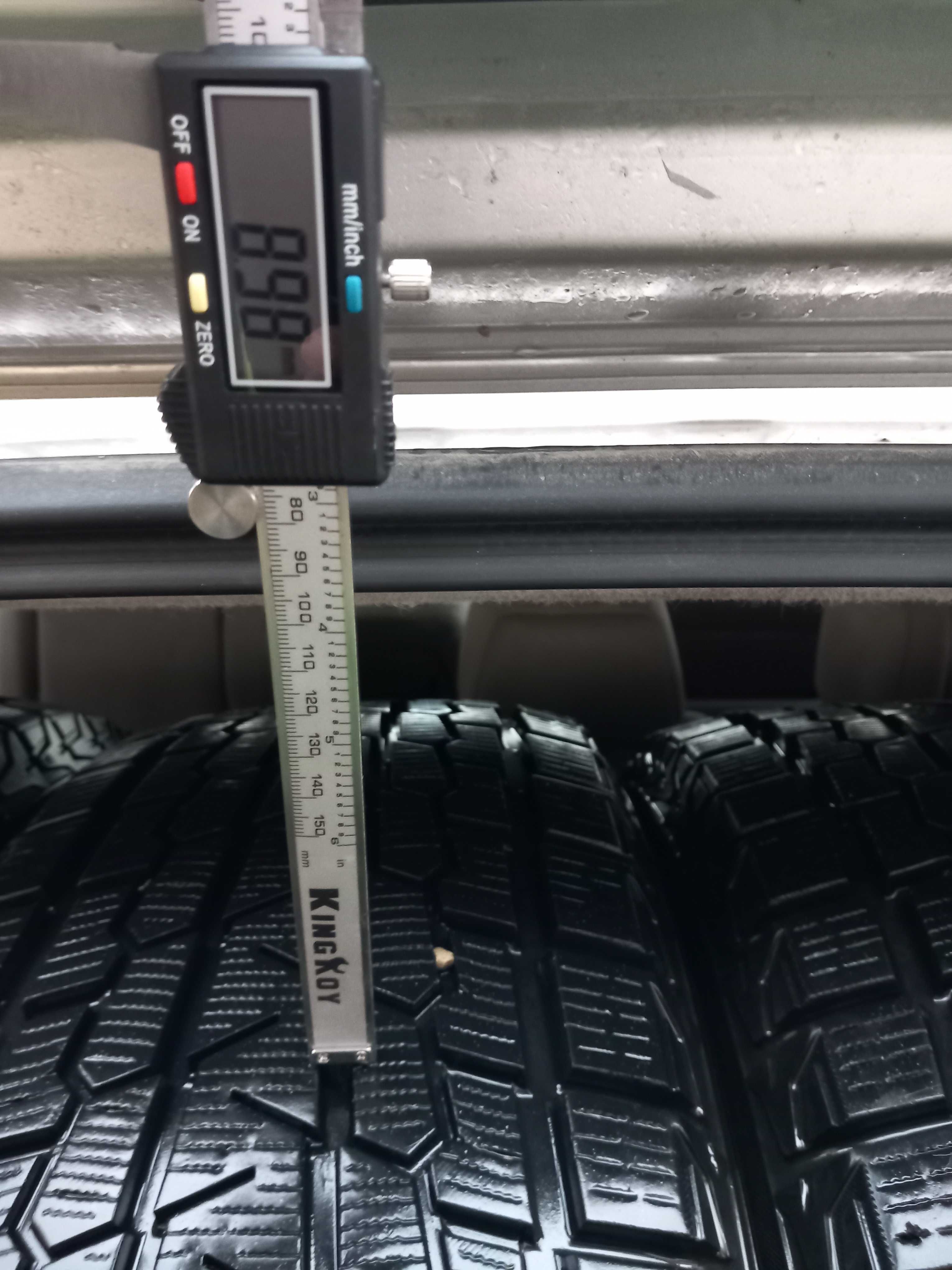 245 / 60 18  Yokohama Ice Guard G075