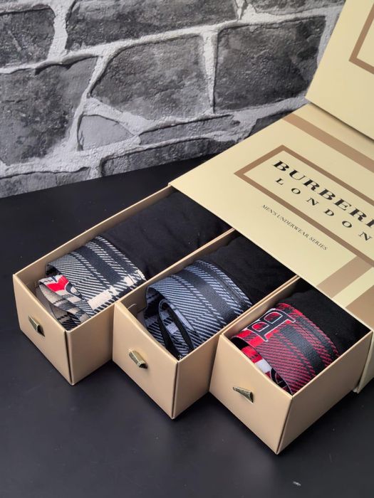 Мъжки боксерки в кутия