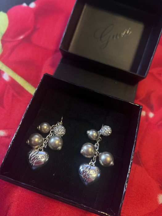 Cercei de la guess nepurtati noi nouți,accept și oferte