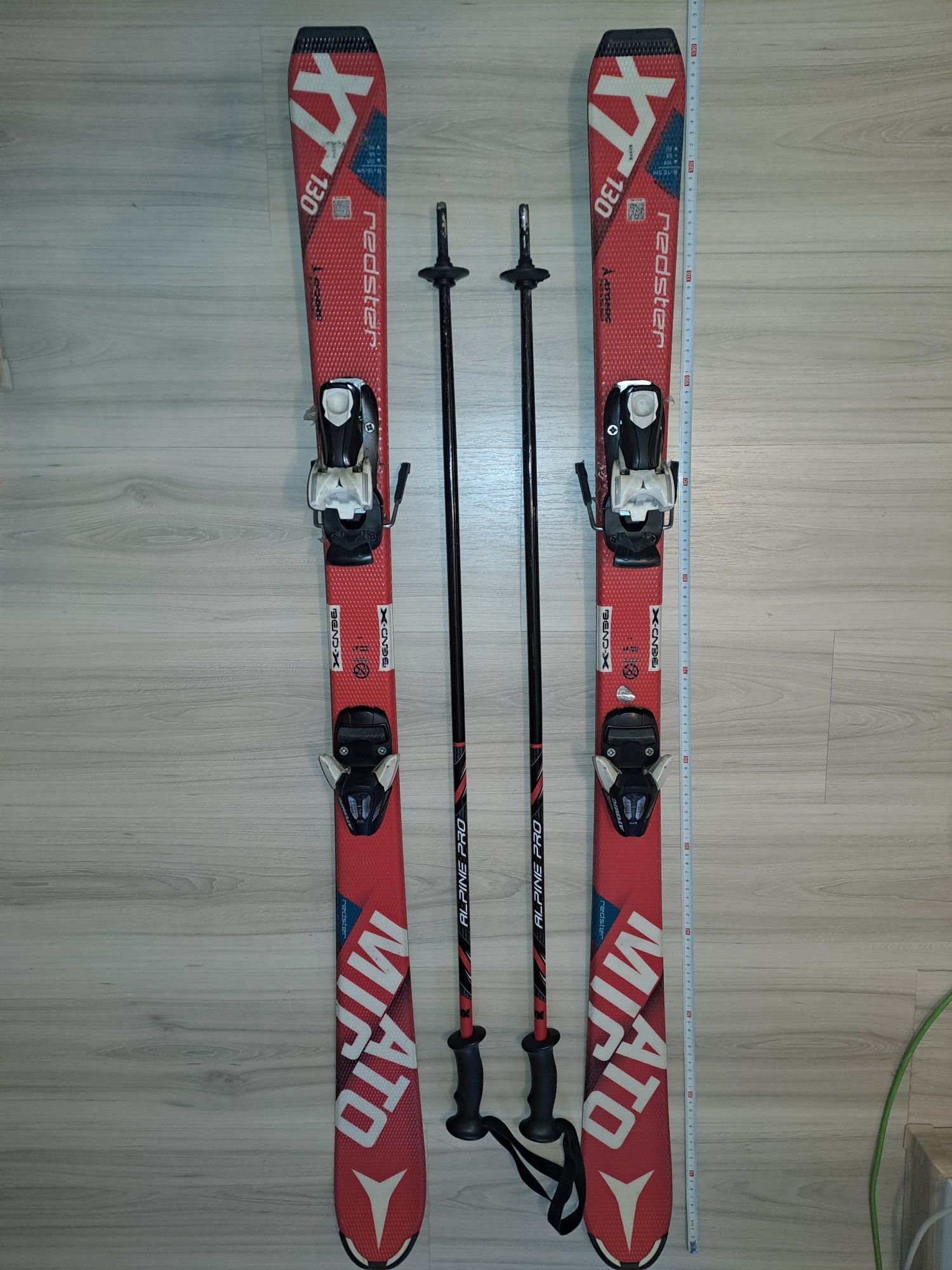 Vând schiuri Atomic XT