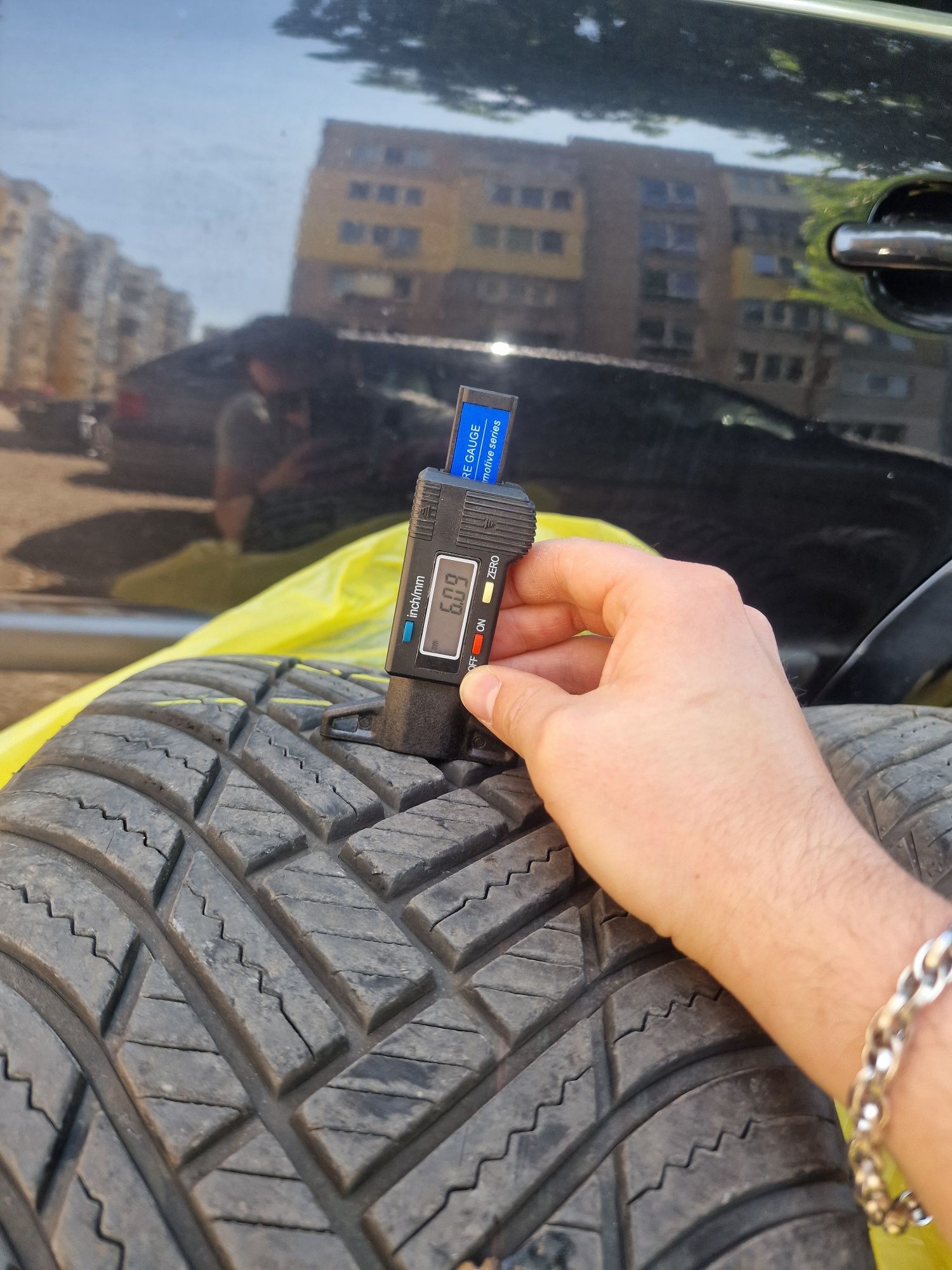 Всесезонни гуми 235/40/18