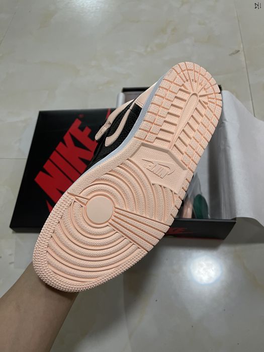 Air Jordan 1 Retro High “Crimson Tint”