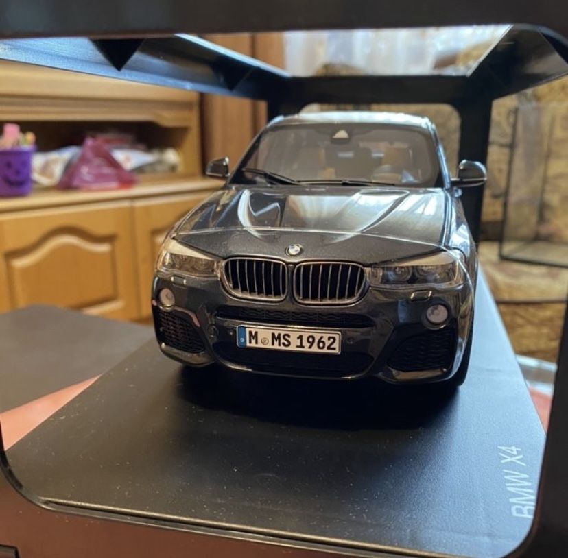 Paragon BMW X4 “sophisto gray”macheta de colecție scara 1:18.
