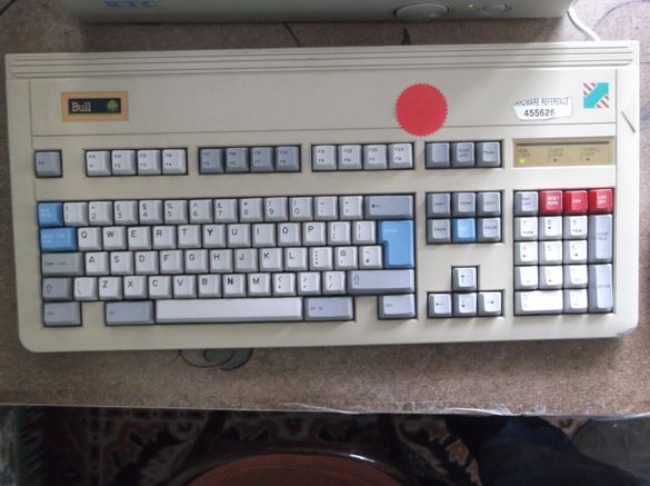 Vintage keyboard Bull / Ретро клавиатура Bull