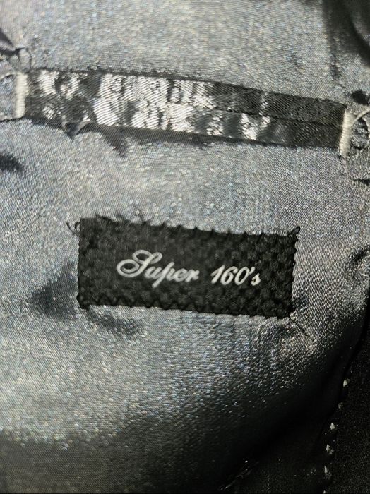 Vand costum barbatesc Hugo Boss 50 impecabil