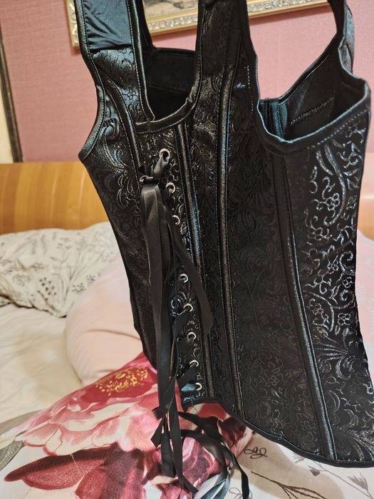 Продам новый, нарядный женский корсет