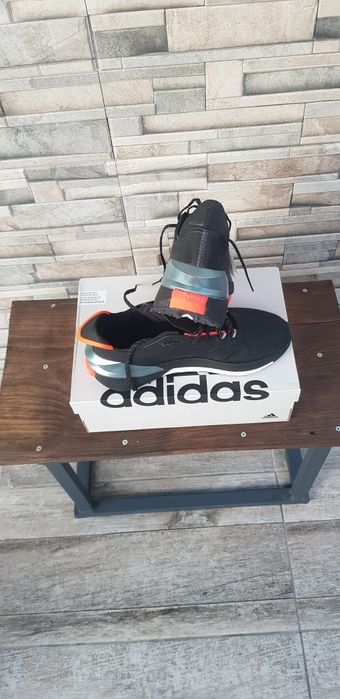 Adidasi Adidas AVRYN nr 42 si 42 2/3