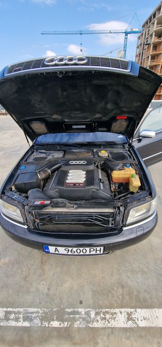 Audi s8 d2  2002