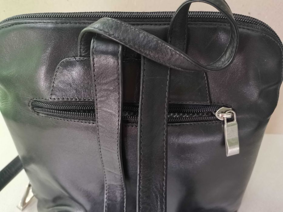 Кожена раница, черна