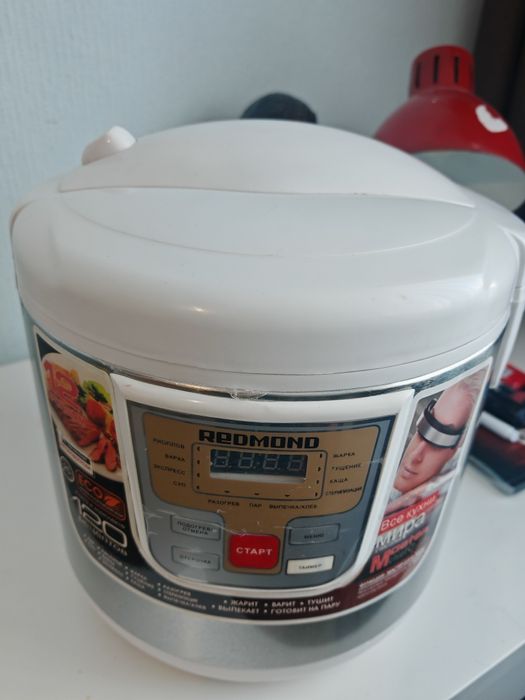 Продам мультиварку Рэдмон практически невая купили не пользуемся