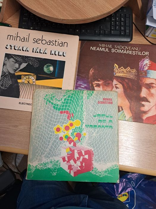 Piese teatru, 30 lei discul vinil