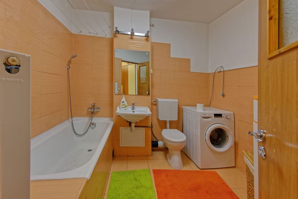 Inchiriez apartament cu priveliste superba