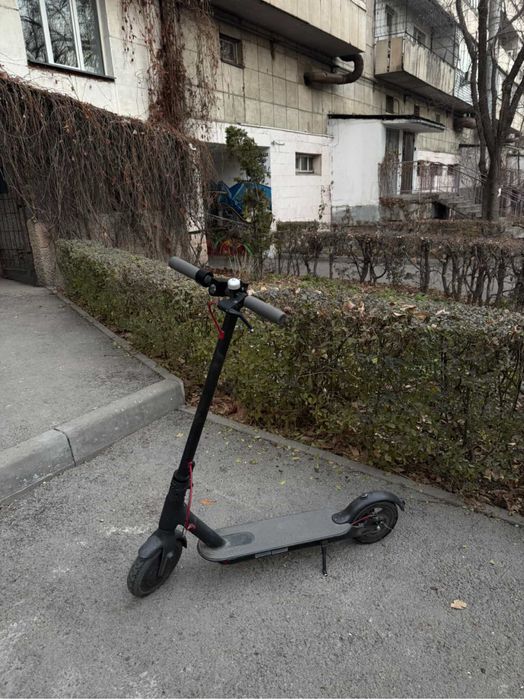 электросамокат Xiaomi M365.
