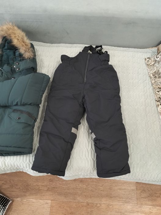 Продам Пуховик на 5-6 лет.