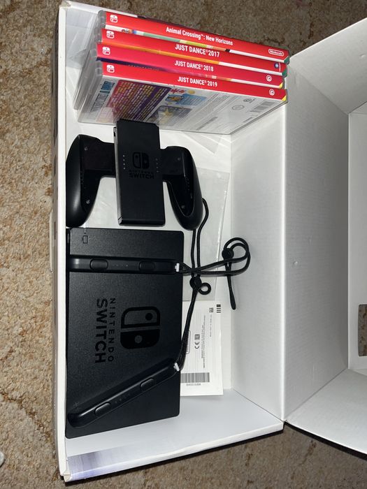 Nintendo Switch + accesorii si 5 jocuri (Animal Crossing, Just dance)