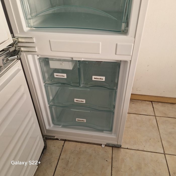 Хладилник за вграждане MIELE 177см.