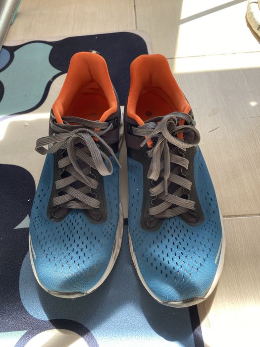 Кроссовки беговые