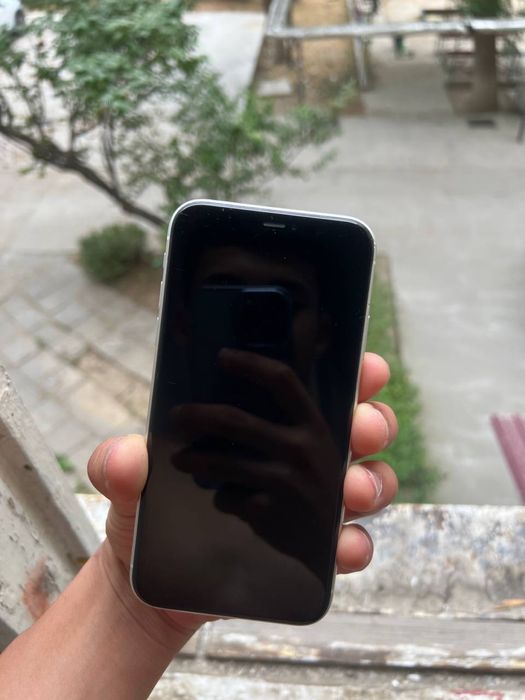 iPhone 11 64 GB yaxshi xolatda