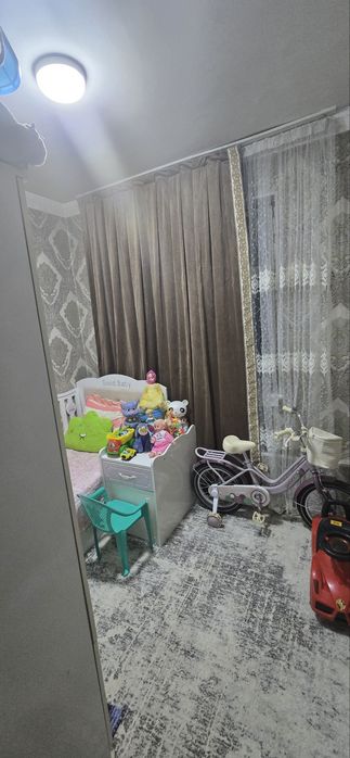 Хукандийда 2 хонали 4-этаж квартира сотилади.нархи 24800