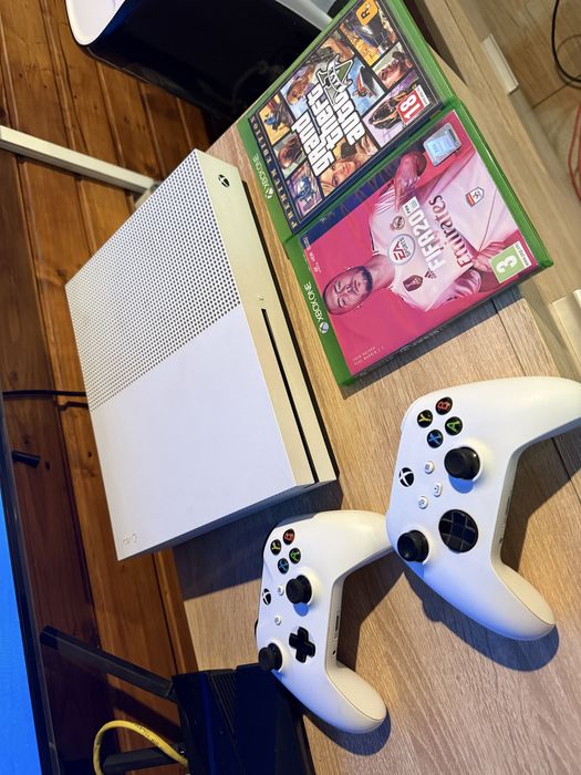 Xbox One S 1T + 2 manete