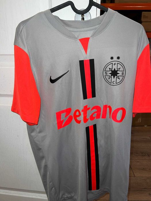 Tricou FCSB sezon 2024/2025 – mărimea M (2 bucăți disponibile)