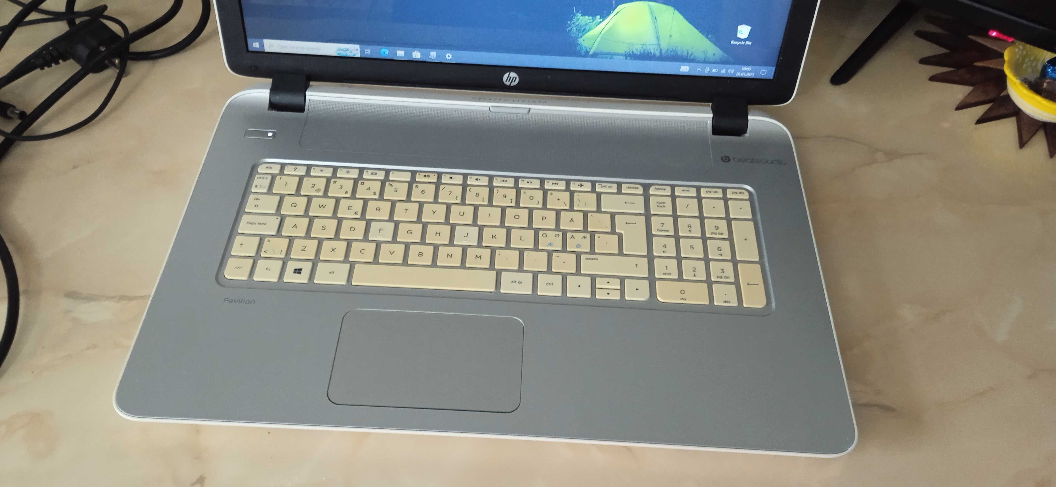 Laptop Slim HP ALB display Mare 17,3 8gb ram Ddr3 Ssd Bateria 2-3ore
