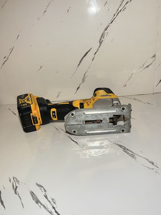 Fierastrau Pendular DeWALT DCS335 Soricel