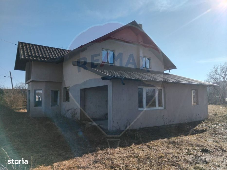 Casă cu teren la tara