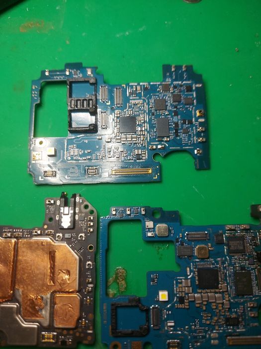 Reparații telefoane căzute în apa, sparte