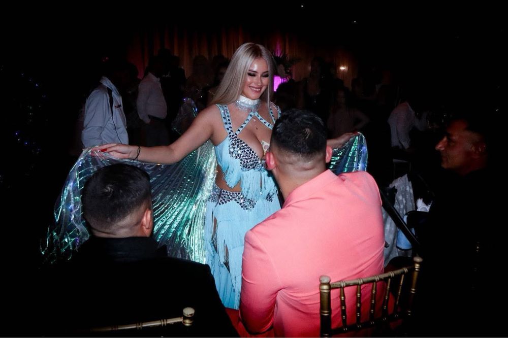 Dansatoare bellydace pentru majorate, zile de nume sau petreceri.