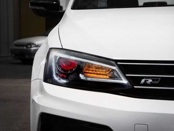 Faruri Jetta Mk6 cu Lupe LED DRL 11-17 Semnal LED Dinamic Secvential